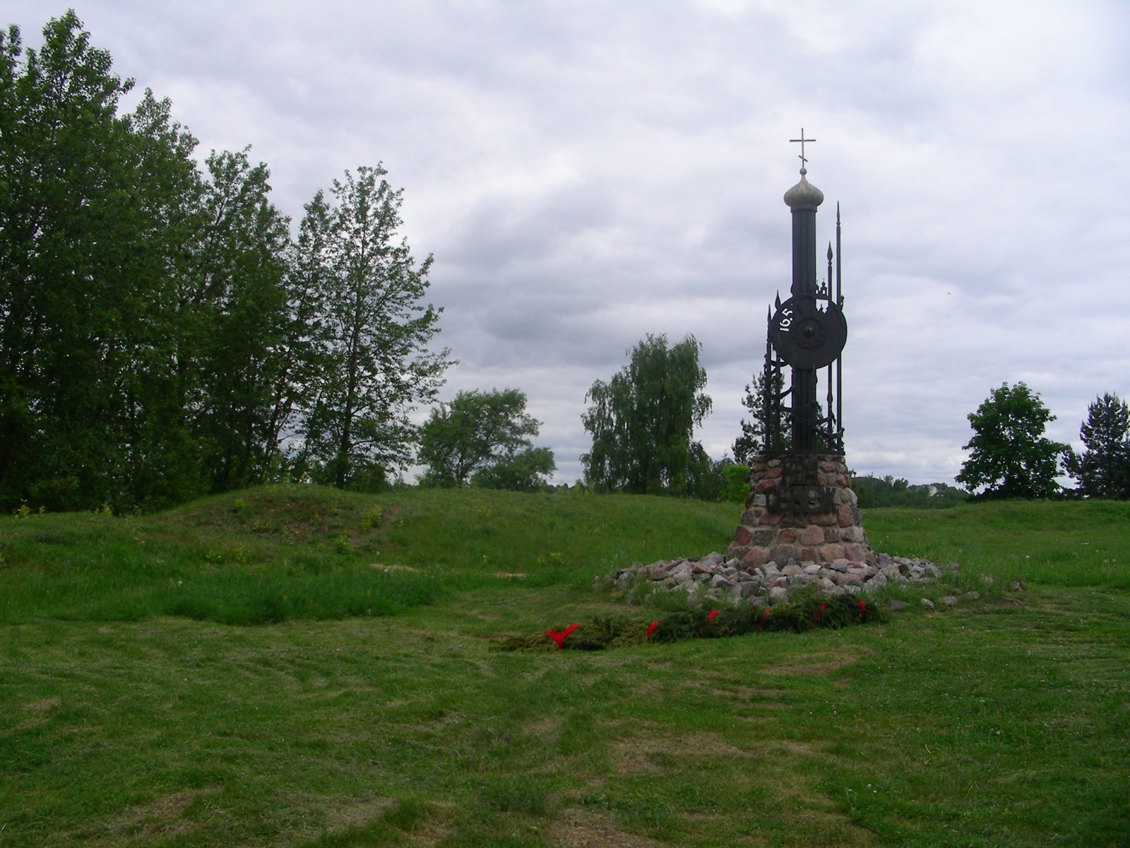 Мемориальный знак на Замковой горе, фото Татьяна Ковальчук
