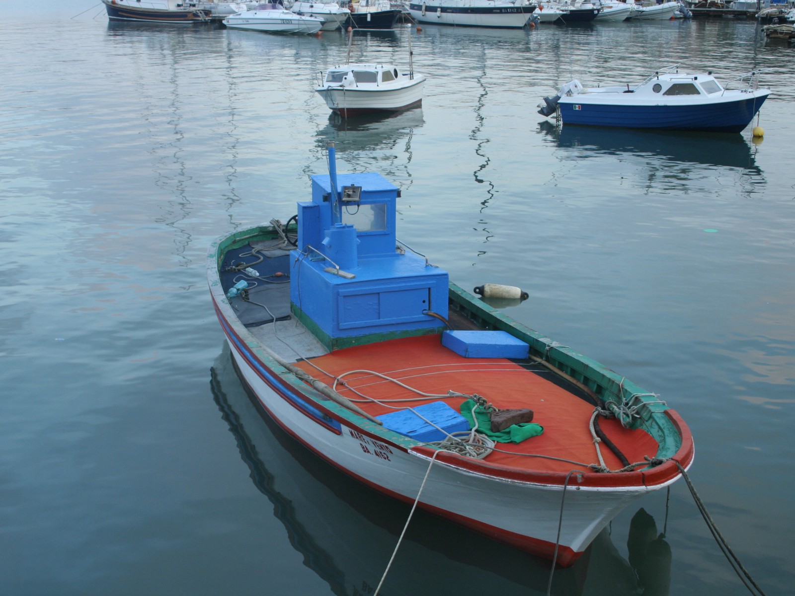 Рыбацкие лодки все голубые, фото Олег Алексеев