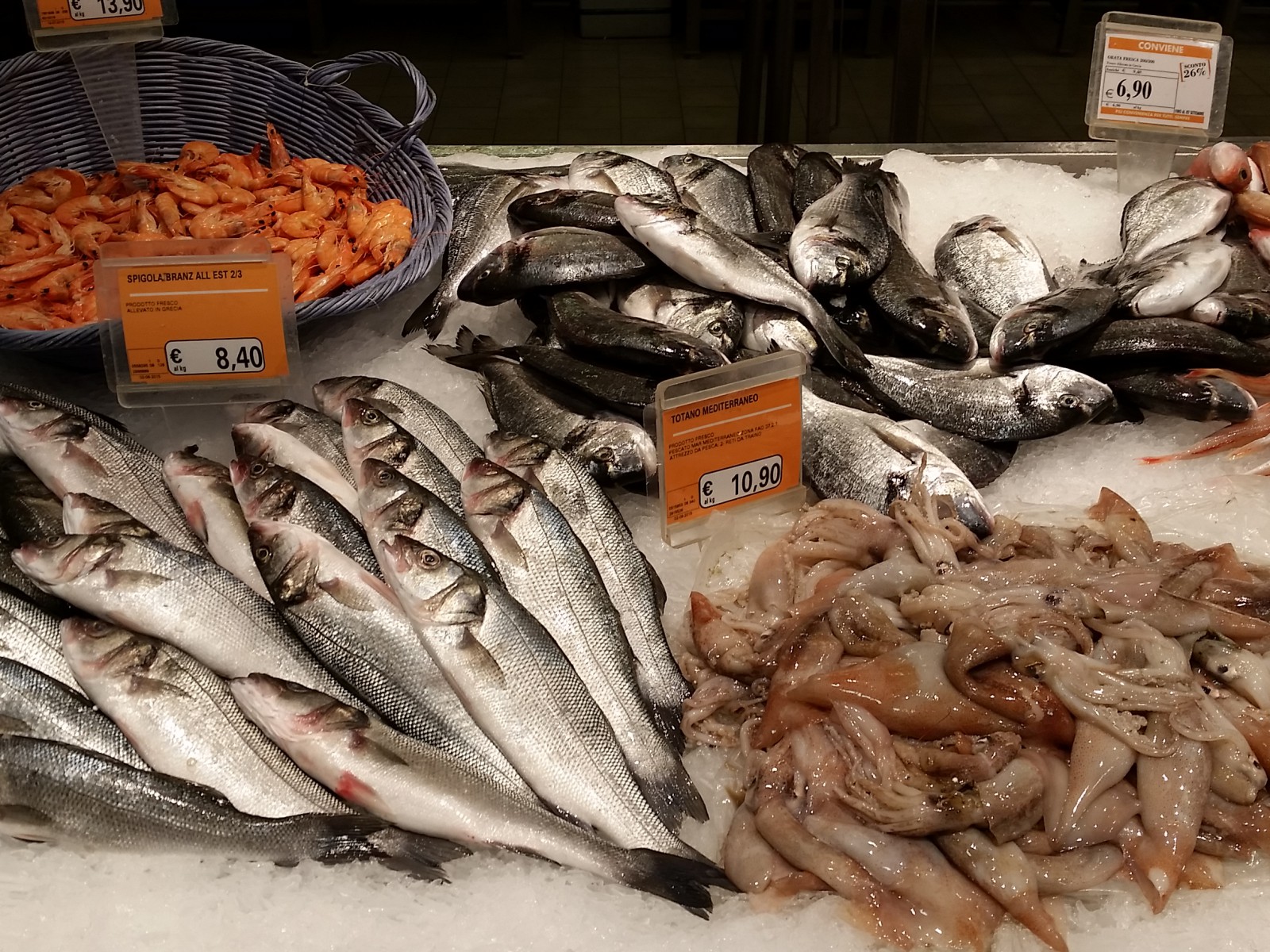 Здесь можно полюбоваться на свежую рыбу и морепродукты Адриатики, фото Олег Алексеев