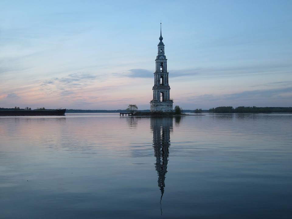 Символ Калязина – колокольня построена в 1800 году, © Алексеев О.