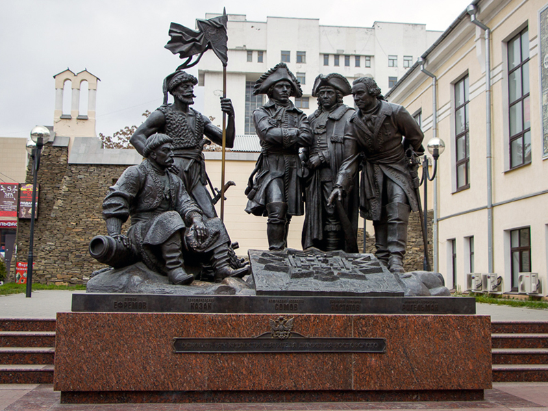 Памятник основателям крепости святителя Дмитрия Ростовского, © О.Алексеев