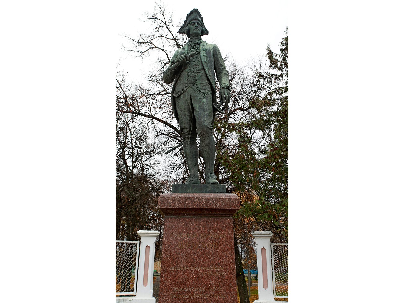Памятник Г.И.Шелехову у входа в городской парк., © Поздняков С.