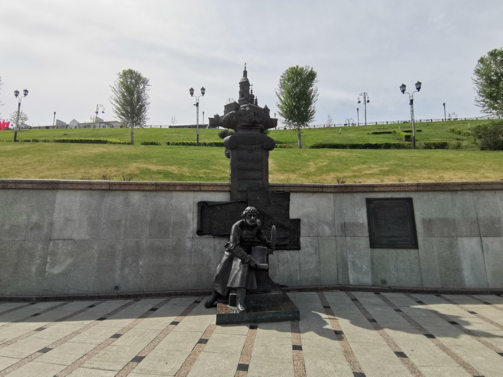 Памятник «Сибирским картографам», © О.Алексеев